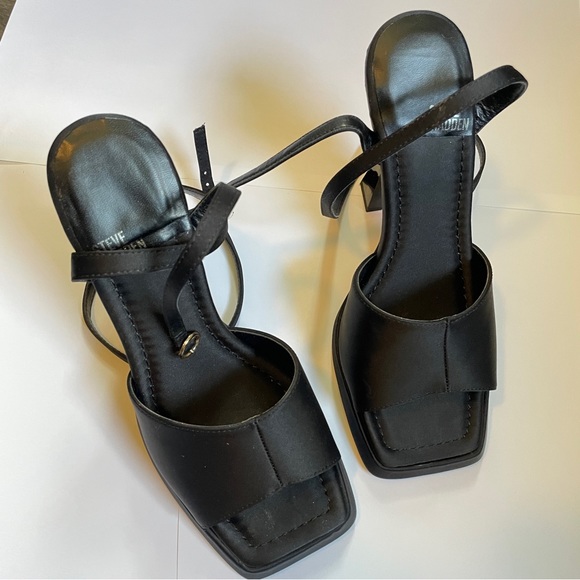 Steve Madden Kendall Heels - Picture 3 of 9